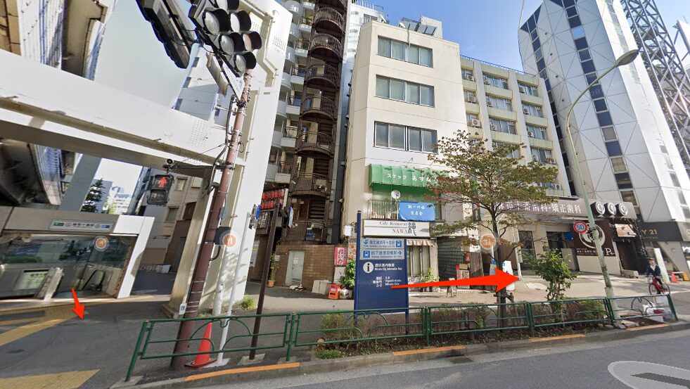 麻布十番駅を出て東へ進む