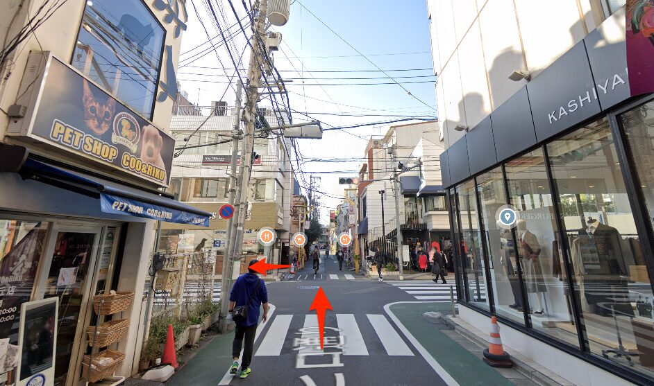 交差点を渡って南へ進む