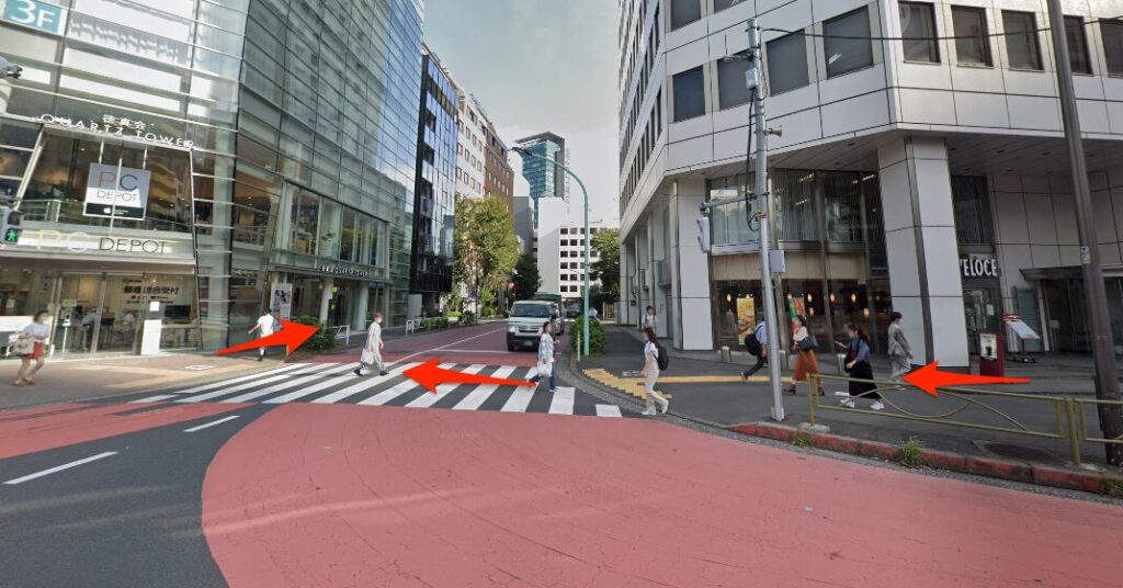 交差点を南に進む