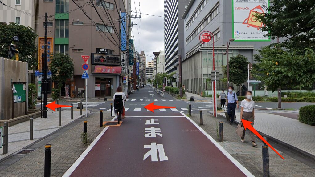 交差点を南へ進む