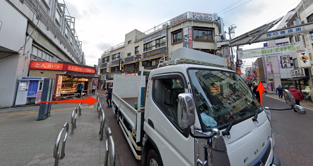 学芸大学駅を出て西口商店街へ進む