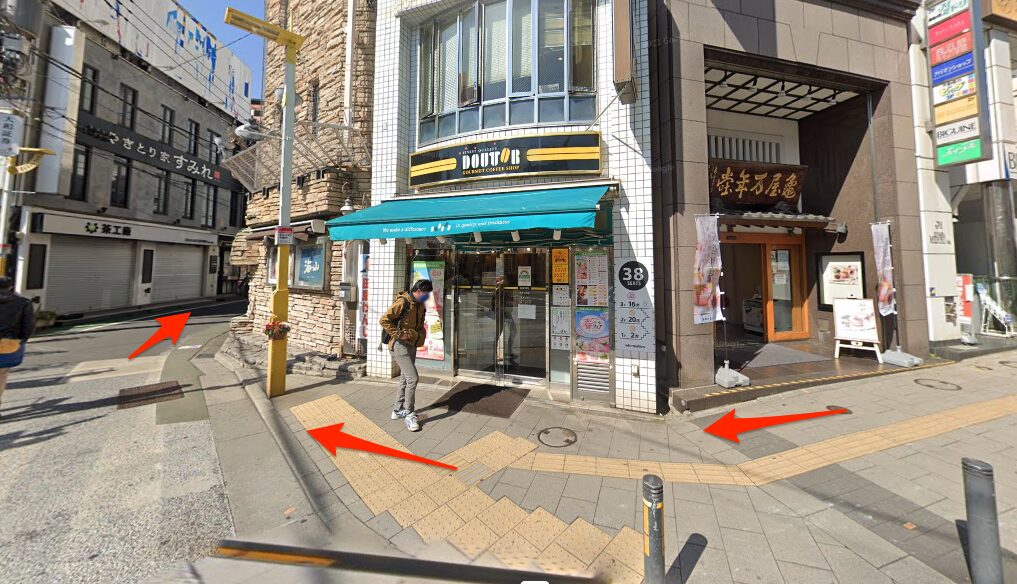 ヒロ通り沿いに西へ進む