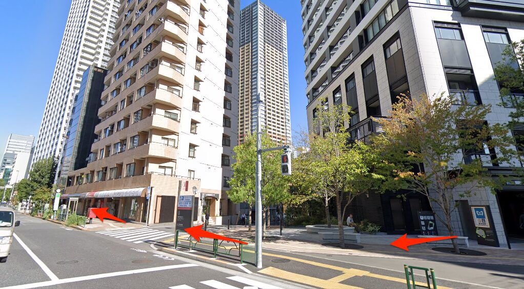 東池袋駅を出て西へ進む