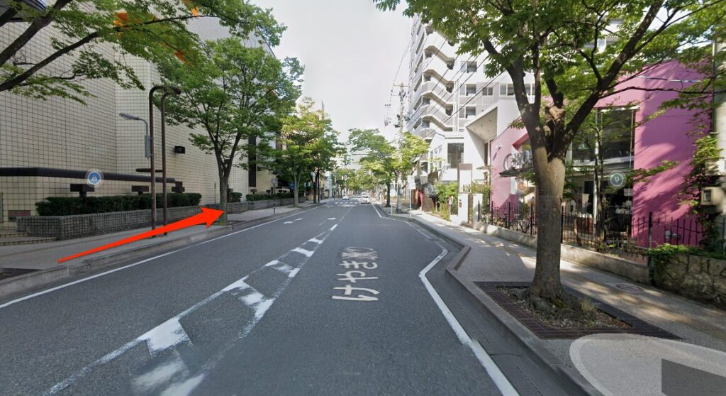 けやき通りを東へ進む