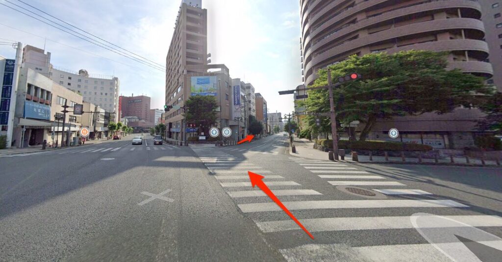 開運橋を渡って菜園通りへ進む