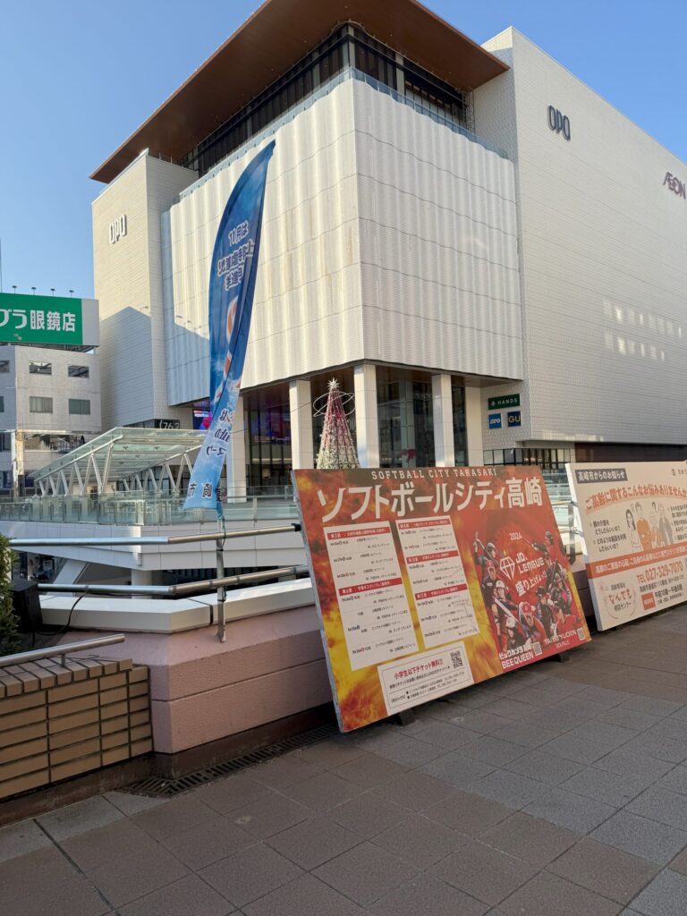 エスカレーターで1Fへ降りる
