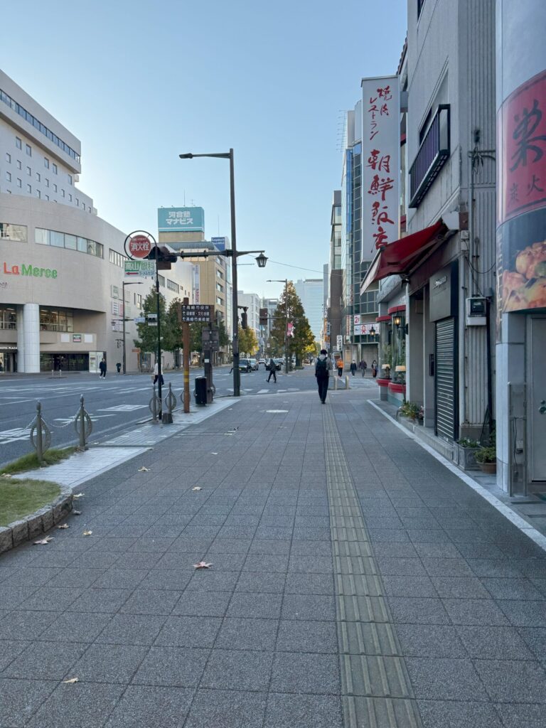 交差点を渡る