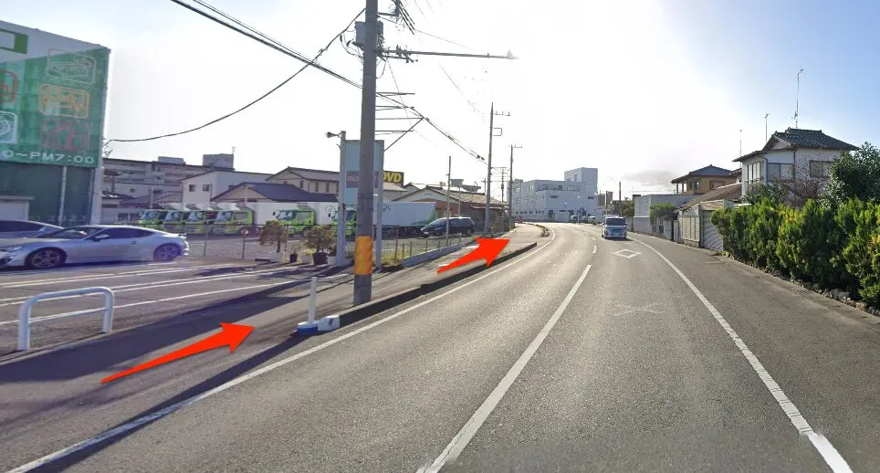 道なりに西へ進む