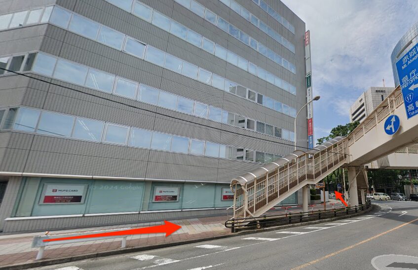 国道55号に沿って左へ曲がる