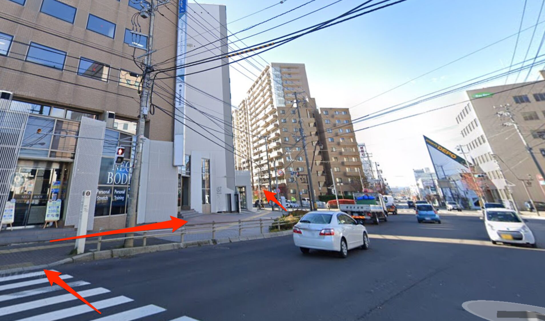染川町15の交差点を南西へ向かう
