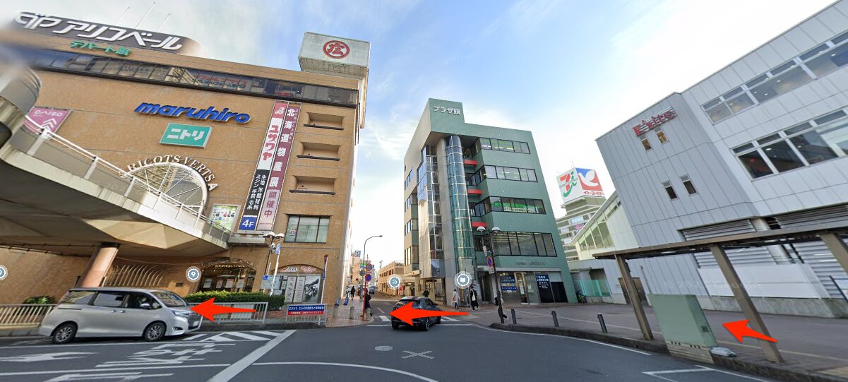 上尾駅東口を出て東へ進む