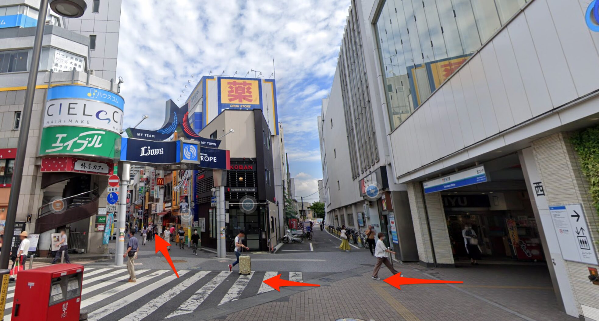 所沢駅西口を出て所沢プロペ商店街へ進む