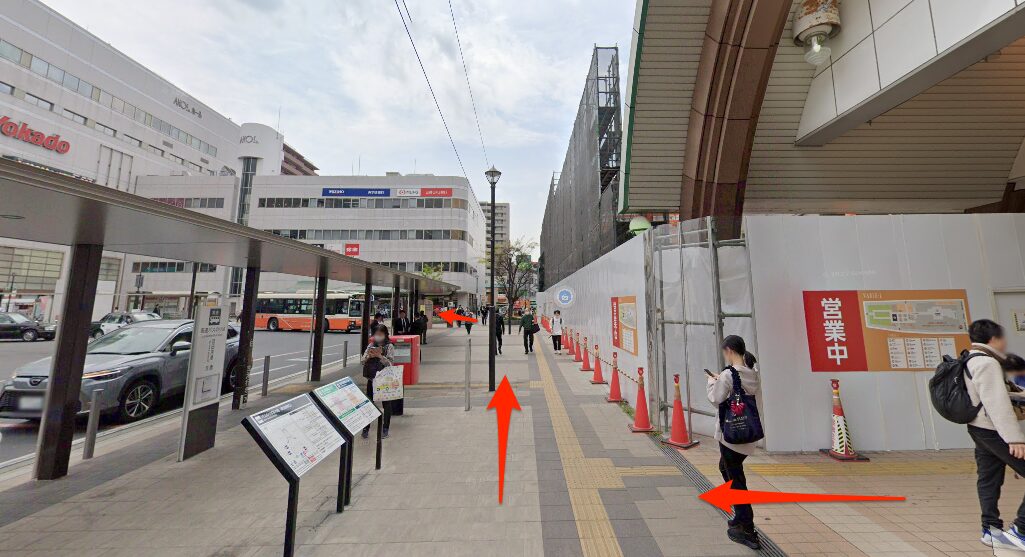 草加駅東口を出て東へ進む