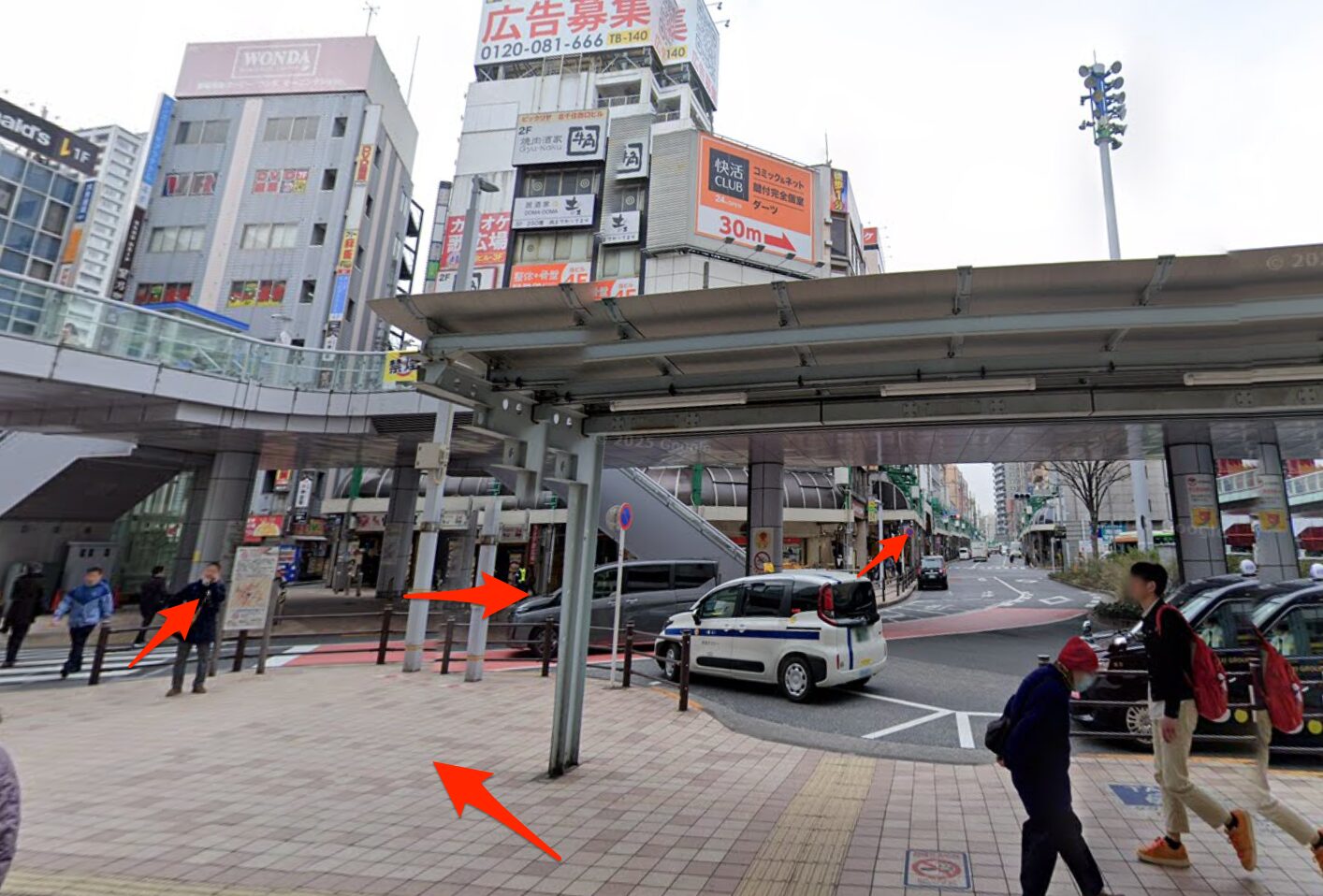 北千住駅を出て西へ進む