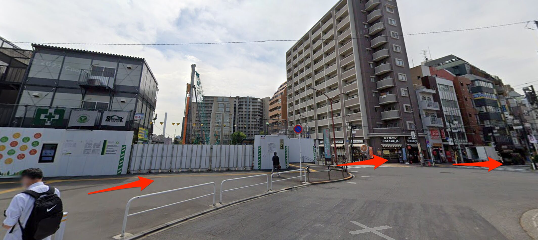 板橋駅を出て西へ進む